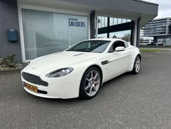 Wit, andere lak Gebruikt 2007 Aston Martin V8 Vantage Coupé | € 45.650 (Eerlijke prijs)