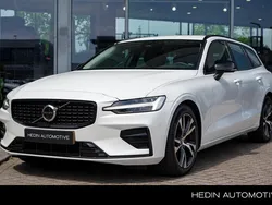 Wit, metallic lak Gebruikt 2024 Volvo V60 Plus Stationwagen | € 43.945 (Eerlijke prijs)
