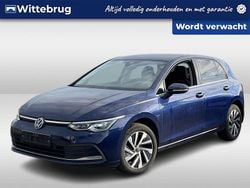 Blauw (metallic) Gebruikt 2022 VW Golf VIII Style Hatchback | € 25.950 (Goede deal)