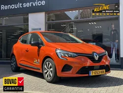 Oranje Gebruikt 2023 Renault Clio V Equilibre Hatchback | € 18.645 (Eerlijke prijs)