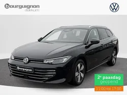 Zwart Gebruikt 2024 VW Passat Business Stationwagen | € 37.800 (Eerlijke prijs)