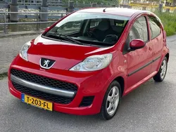 Rood Gebruikt 2009 Peugeot 107 Hatchback | € 3.250 (Eerlijke prijs)