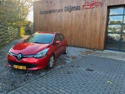 Rood Gebruikt 2014 Renault Clio GrandTour Expression Stationwagen | € 6.450 (Goede deal)