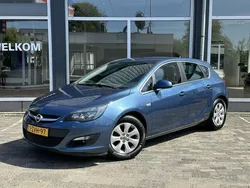 Blauw Gebruikt 2015 Opel Astra Edition Hatchback | € 8.240 (Goede deal)