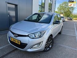 Grijs Gebruikt 2015 Hyundai i20 Comfort Hatchback | € 4.950 (Super prijs)