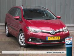 Rood Gebruikt 2017 Toyota Auris Hybrid Stationwagen | € 15.950 (Eerlijke prijs)