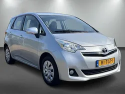 Grijs Gebruikt 2012 Toyota Verso-S MPV | € 10.401 (Eerlijke prijs)