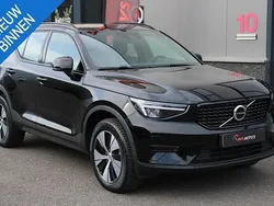 Zwart Gebruikt 2022 Volvo XC40 Plus SUV | € 35.940 (Eerlijke prijs)