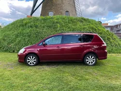 Rood Gebruikt 2005 Toyota Avensis Verso Sol MPV | € 4.199