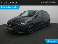 Donker kosmoszwart metaalkleur metallic Gebruikt 2020 Mercedes B160 AMG MPV | € 26.950