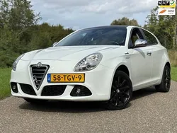 Wit Gebruikt 2012 Alfa Romeo Giulietta Distinctive Hatchback | € 8.950 (Eerlijke prijs)