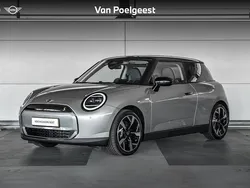 Grijs, metallic lak Gebruikt 2024 Mini Cooper SE Classic Hatchback | € 33.900 (Eerlijke prijs)