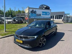 Zwart Gebruikt 2023 Opel Astra Hatchback | € 29.995 (Eerlijke prijs)