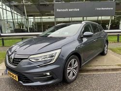 Grijs metallic Gebruikt 2022 Renault Mégane IV Intens Stationwagen | € 20.950 (Iets duurder)