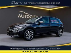 Zwart, metallic lak Gebruikt 2021 VW Golf VIII Style Hatchback | € 24.950 (Goede deal)