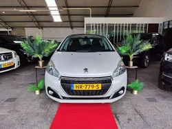 Wit Gebruikt 2015 Peugeot 208 Hatchback | € 4.250 (Eerlijke prijs)