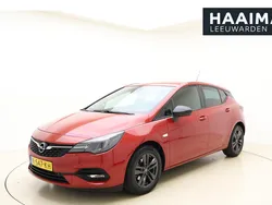 Rood Gebruikt 2021 Opel Astra Edition Hatchback | € 13.950 (Eerlijke prijs)