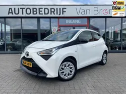 Wit Gebruikt 2022 Toyota Aygo X-play Hatchback | € 13.350 (Super prijs)