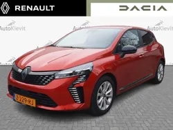 Rood metallic Gebruikt 2024 Renault Clio V Evolution Hatchback | € 18.950 (Eerlijke prijs)