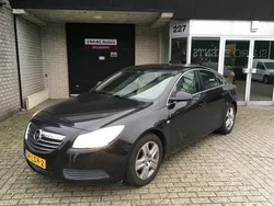 Zwart, metallic lak Gebruikt 2010 Opel Insignia Edition Hatchback | € 3.999 (Iets duurder)
