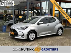 Zilver, metallic lak Gebruikt 2024 Toyota Yaris Hybrid Active Hatchback | € 22.790 (Eerlijke prijs)