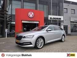 Grijs Gebruikt 2022 Skoda Superb Business Line Stationwagen | € 26.690 (Goede deal)