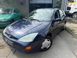 Blauw Gebruikt 2001 Ford Focus Trend Hatchback | € 1.249 (Eerlijke prijs)