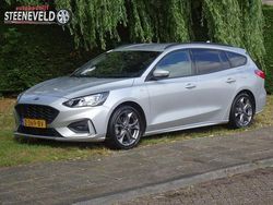 Grijs, metallic lak Gebruikt 2021 Ford Focus ST-Line Stationwagen | € 17.950 (Eerlijke prijs)