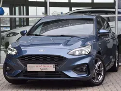 Blauw, metallic lak Gebruikt 2022 Ford Focus Business Edition Hatchback | € 14.450 (Goede deal)