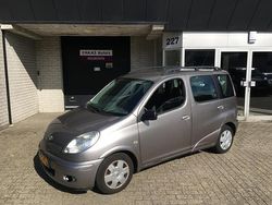 Grijs Gebruikt 2005 Toyota Yaris Verso Sol MPV | € 2.999 (Iets duurder)