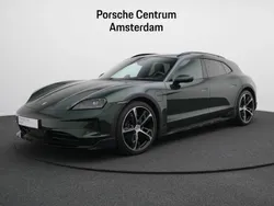 Oak groen metallic neo Gebruikt 2024 Porsche Taycan Cross Turismo Sedan | € 117.950