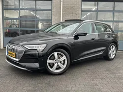 Zwart, metallic lak Gebruikt 2019 Audi e-tron Business SUV | € 24.450 (Super prijs)