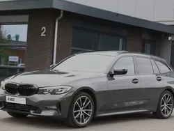 Grijs Gebruikt 2020 BMW 318 Sport Line Stationwagen | € 24.950 (Eerlijke prijs)
