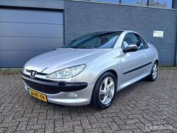 Grijs Gebruikt 2002 Peugeot 206 CC Cabriolet | € 1.399 (Eerlijke prijs)