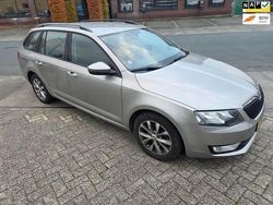 Beige Gebruikt 2013 Skoda Octavia Ambition Stationwagen | € 2.650 (Super prijs)