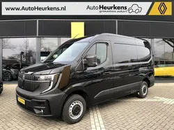 Noir nacré metallic (zwart metallic) Nieuw 2024 Renault Master Van | € 38.290 (Iets duurder)