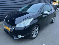 Zwart Gebruikt 2013 Peugeot 208 Allure Hatchback | € 3.945 (Duur)