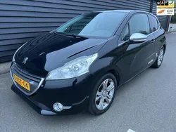 Zwart Gebruikt 2013 Peugeot 208 Allure Hatchback | € 3.945 (Eerlijke prijs)