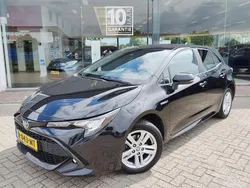 Zwart Gebruikt 2021 Toyota Corolla Active Hatchback | € 19.495 (Eerlijke prijs)