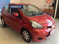 Oranje Gebruikt 2010 Toyota Aygo Comfort Hatchback | € 3.950 (Eerlijke prijs)