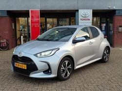 Grijs Gebruikt 2025 Toyota Yaris Hybrid Hatchback | € 26.999 (Iets duurder)