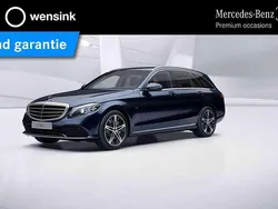 Blauw, metallic lak Gebruikt 2020 Mercedes C300e Premium Plus Stationwagen | € 30.850 (Eerlijke prijs)