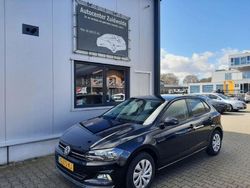 Zwart, metallic lak Gebruikt 2019 VW Polo Comfortline Hatchback | € 10.950 (Eerlijke prijs)