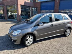 Grijs (metallic) Gebruikt 2009 Mercedes B180 MPV | € 7.950 (Iets duurder)
