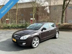 Bruin, metallic lak Gebruikt 2009 Hyundai i30 Dynamiq Hatchback | € 2.799 (Eerlijke prijs)