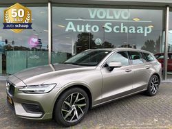 Grijs Gebruikt 2019 Volvo V60 Momentum Stationwagen | € 24.500 (Eerlijke prijs)