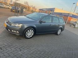 Grijs Gebruikt 2011 VW Passat Trendline Stationwagen | € 2.950 (Goede deal)