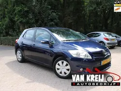 Blauw, metallic lak Gebruikt 2011 Toyota Auris Hatchback | € 7.250 (Eerlijke prijs)