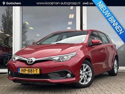 Rood Gebruikt 2015 Toyota Auris Hatchback | € 14.250 (Eerlijke prijs)