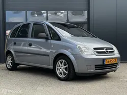 Grijs Gebruikt 2004 Opel Meriva Essentia MPV | € 1.499 (Eerlijke prijs)